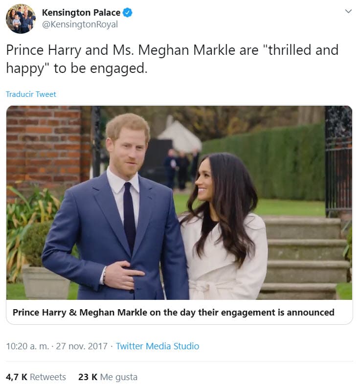 "Su alteza real y la Sra. Markle se comprometieron en Londres a principios de este mes. El príncipe Harry ha informado a su majestad la reina y a otros miembros cercanos de su familia. El príncipe Harry también ha buscado y recibido la bendición de los padres de la Sra. Markle", se lee en el documento publicado en la cuenta oficial de Clarence House en Twitter. 
<br>