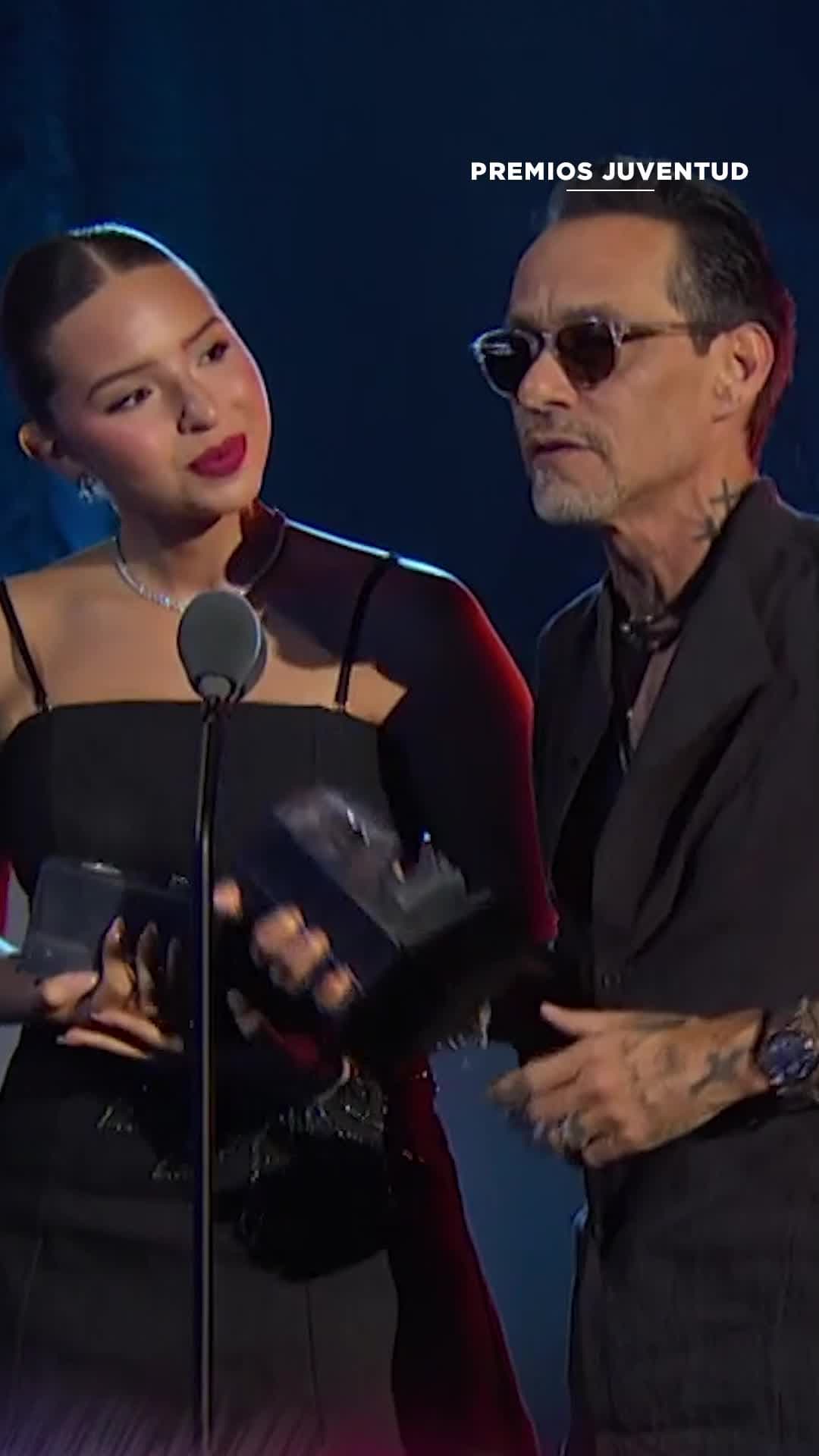 Ángela Aguilar y Marc Anthony comparten la alegría de ganar