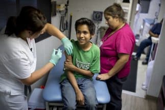 Las autoridades insisten en que quienes no están vacunados deben acudir a inmunizarse de inmediato.