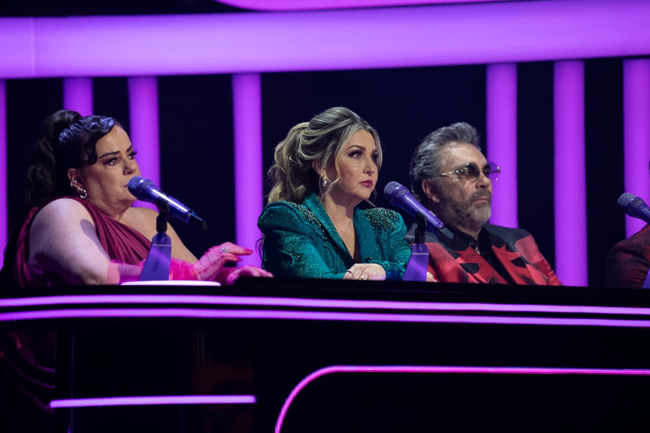 A pesar de competir contra sus 'Herederos', los 'Consagrados' no pueden ocultar el profundo orgullo que sienten al ver el talento de sus hijos brillar.