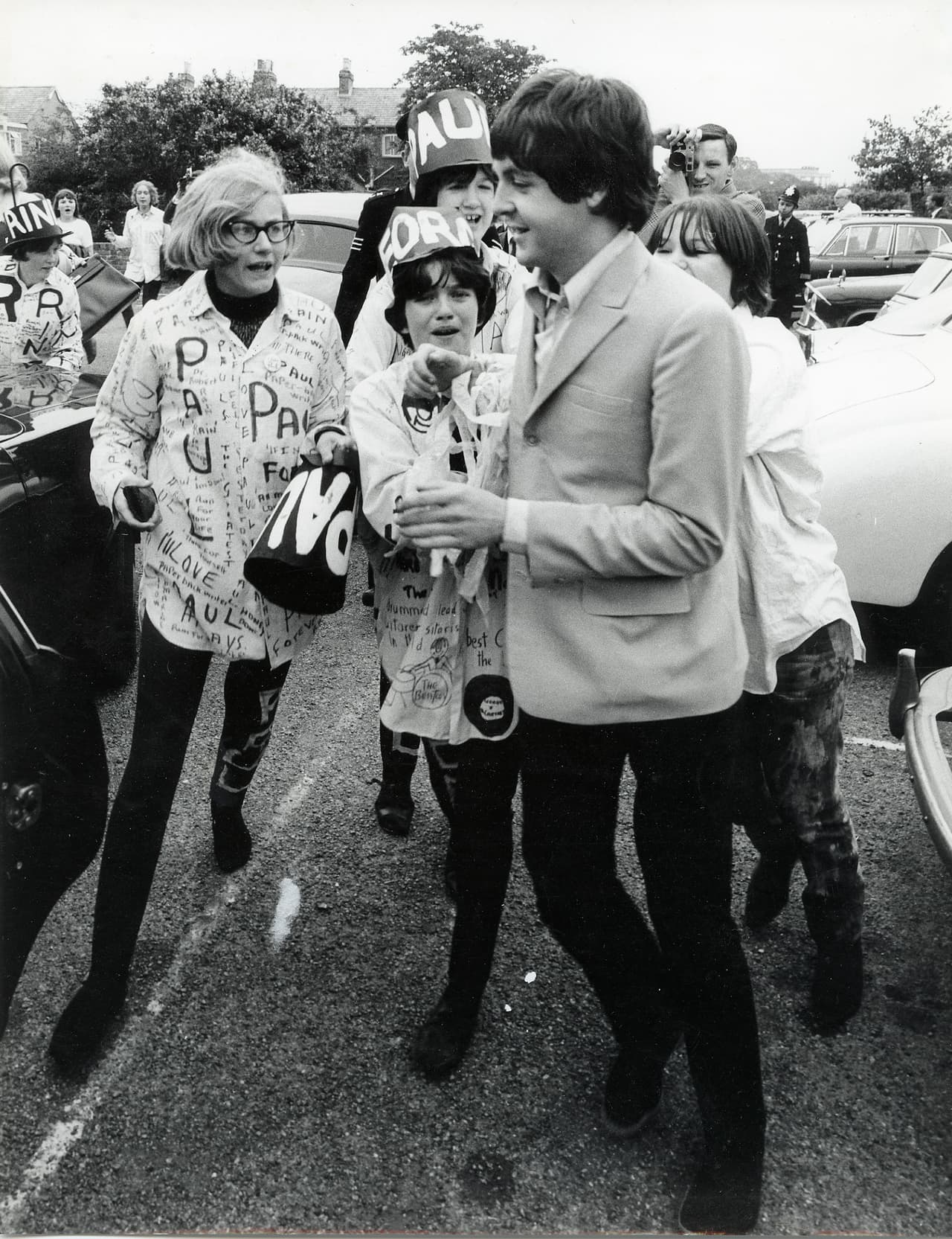 Un mes después del accidente, en diciembre de 1966, la revista Betles Book Monthly desmintió la muerte de Paul, asegurando que el músico estaba sano y salvo.