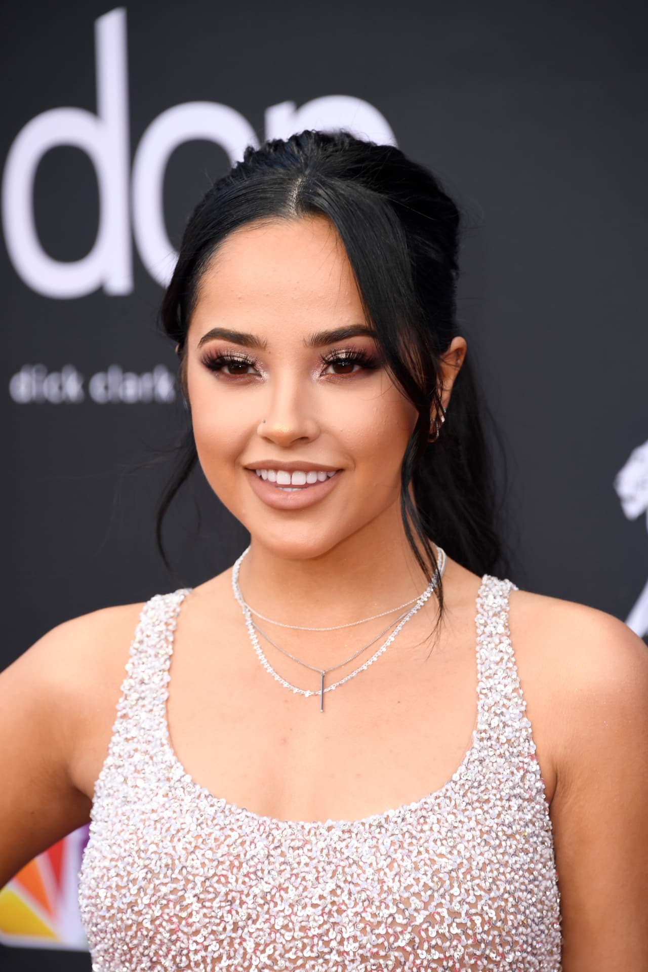 Rebbeca Marie Gómez, mejor conocida como Becky G (22 años), también suma seis nominaciones a Premios Juventud.