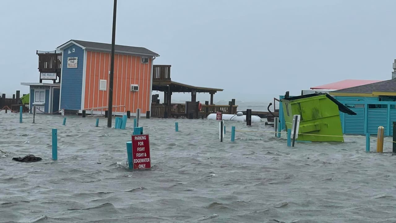 Ian deja al menos 4 muertos, más de 400,000 apagones e inundaciones en Carolina del Norte