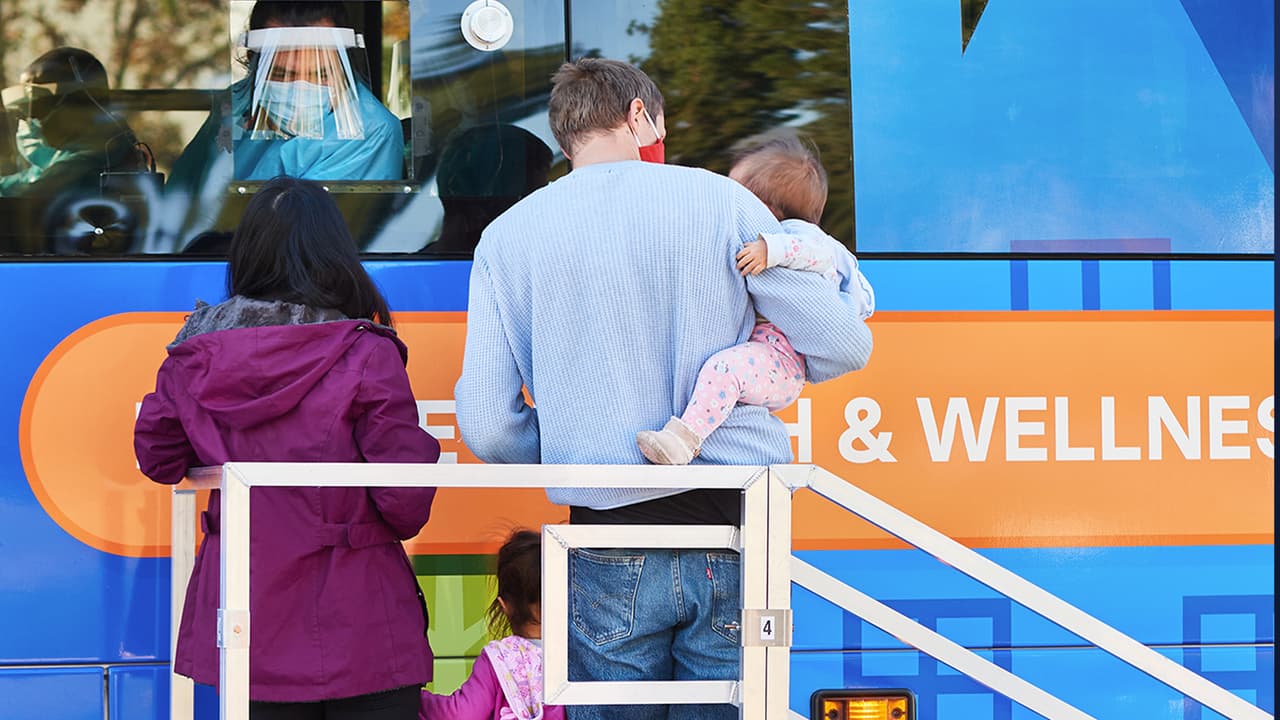 Esta semana el bus desplegado en
<b>Coalinga </b>se moverá a través de las siguientes locaciones:
<br>Miércoles 3 de febrero, entre las
<b> 11am y 7pm,</b> en el Wellness Center, Coalinga
<br>Jueves 4 de febrero: entre las
<b>8am y las 4pm, </b>en el estacionamiento de la ciudad, Coalinga
<br>Viernes 5 de febrero, entre las
<b>11am y 7pm, </b>en el ccolegio West Valley, Coalinga.
<br>