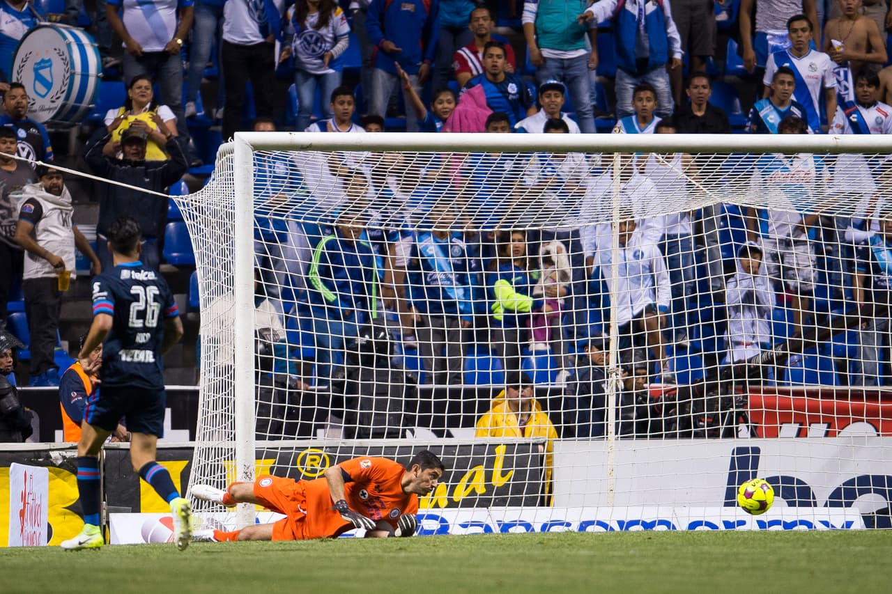 La escuadra de Jémez venía de vencer al líder Toluca manteniendo viva la llama de la esperanza. El Puebla era el colero general...