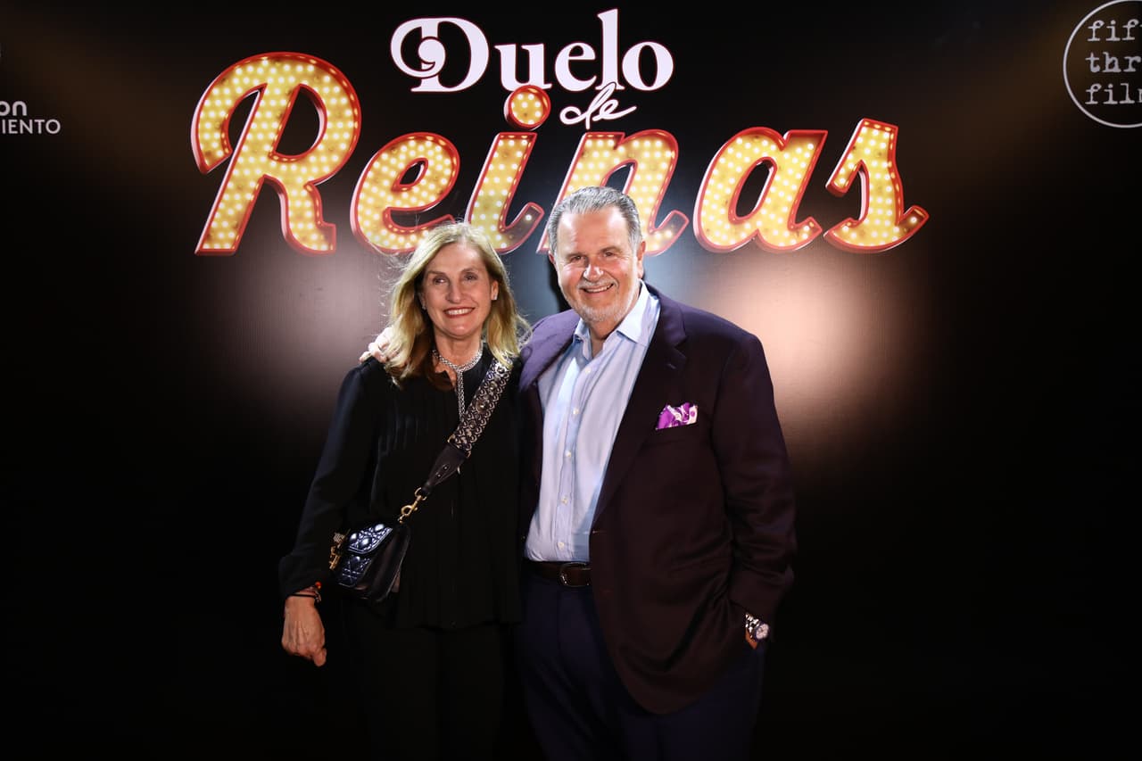 En el lugar las esperaban algunos de sus amigos y colegas. Aquí Raúl 'El Gordo' de Molina quien asistió acompañado de su esposa Millie.