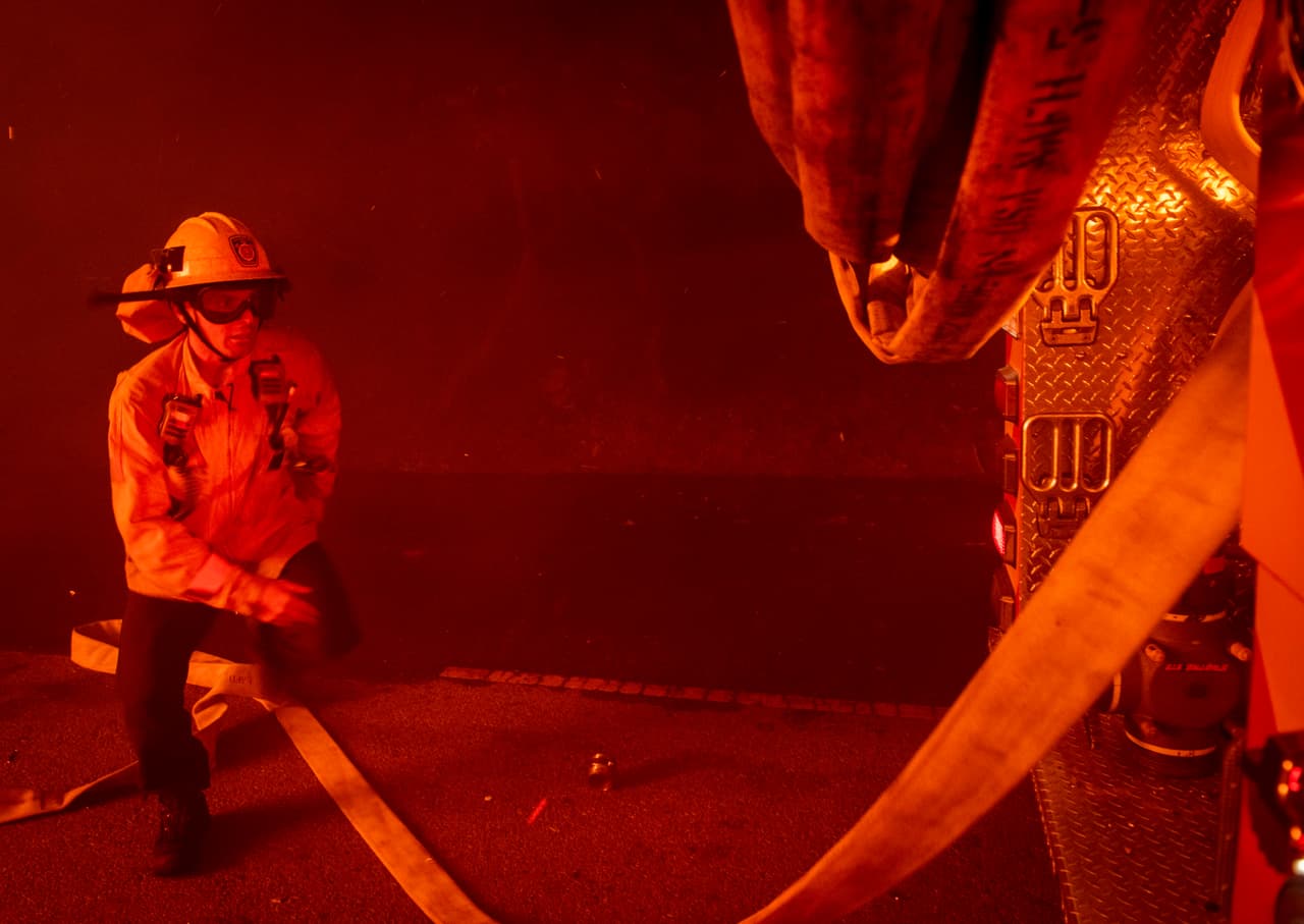 <b>Ines Meza Hernández:</b> "Gracias por ser esos ángeles de la guarda que siempre están dispuestos a ayudar arriesgando su vida. Mis condolencias a las familias de los que han perdido la vida. Dios y María Santísima los bendiga y los cubra con su santo manto y los libre del mal.... que así sea.. 🙏".
<br>