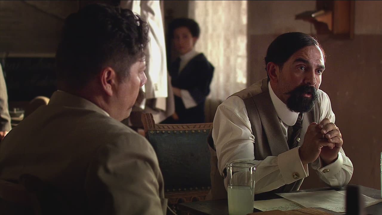 Villa y Orozco piensan en atacar Juárez, pero Madero se los prohibe ya que los soldados norteamericanos están estacionados en El Paso.