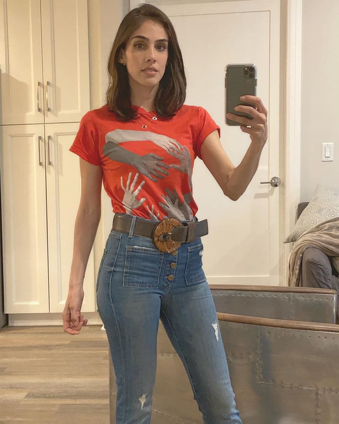 La actriz, que protagonizó junto a Ochmann 'El Clon', no tardó en responder a quienes la acusaban de haber provocado la ruptura: "
<b><a href="https://www.univision.com/famosos/ustedes-son-una-basura-sandra-echeverria-arremete-contra-quienes-inventaron-que-le-quito-el-marido-a-aislinn-derbez-fotos" target="_blank">Ustedes son una basura</a></b>. Inventan chismes estúpidos solo para tratar de vender. Ni así venden ya", escribió en un tuit.