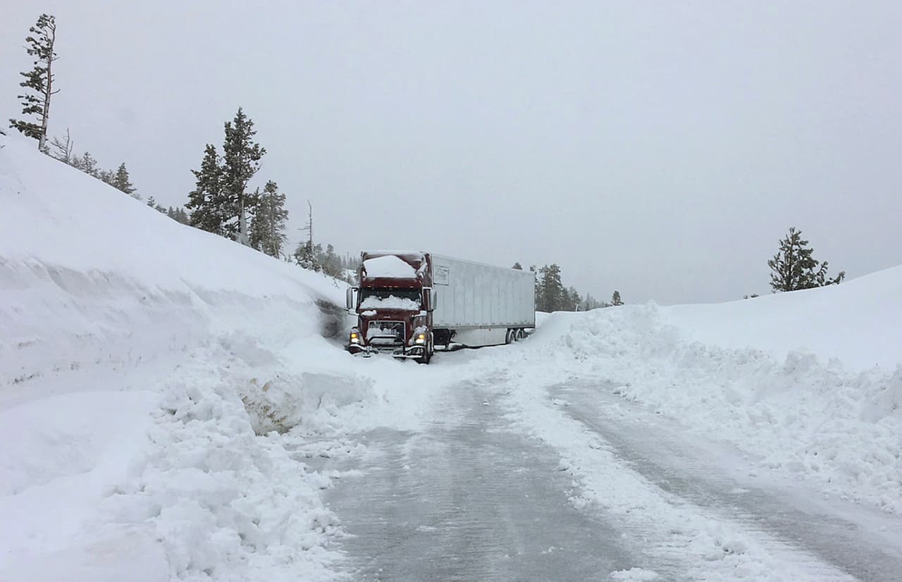 Sin duda, unas condiciones extremas, incluso para los amantes de los deportes de invierno. (Foto AP / Josh Edelson)