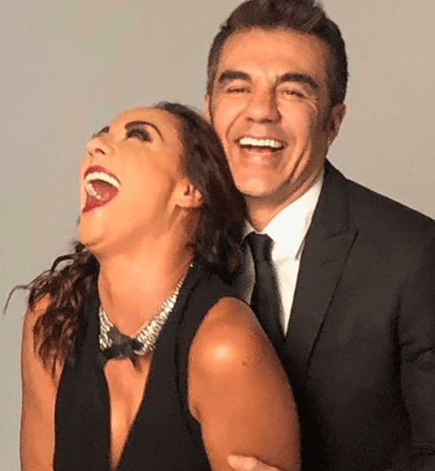 Por su parte, Adrián Uribe es más discreto en sus publicaciones con la actriz también conocida como Federica P. Luche.