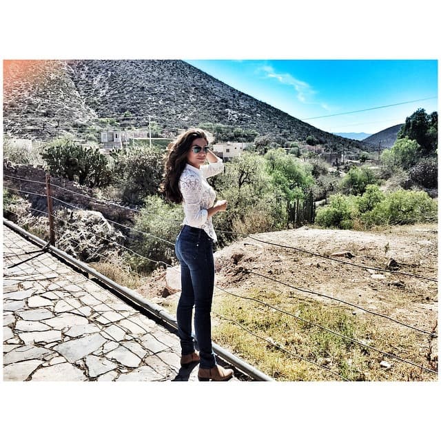 Sea al natural o con maquillaje siempre se ve linda.