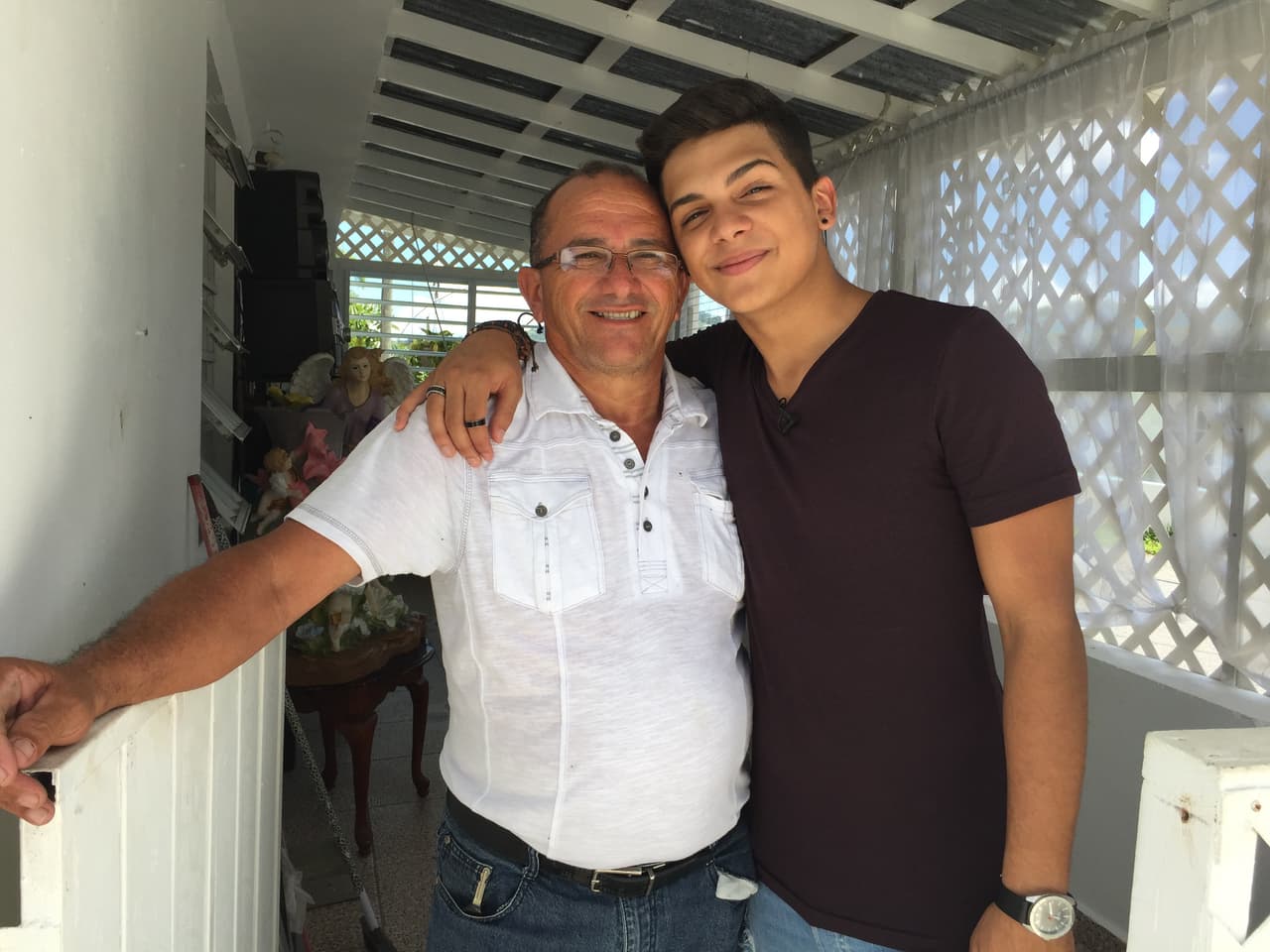 Se trata de su abuelo y es con quien él comparte casi a diario. Fabyán, we love you each day a little bit more.