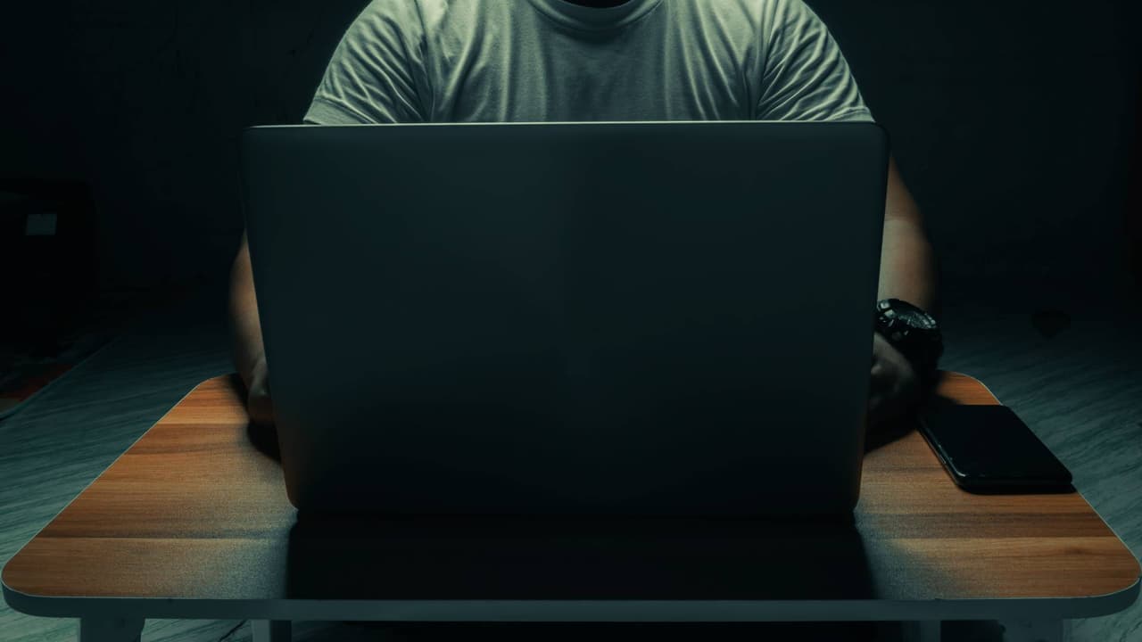 Arrestan a Stephen Henry McKean, profesor de BYU, bajo sospecha de delitos sexuales contra menores