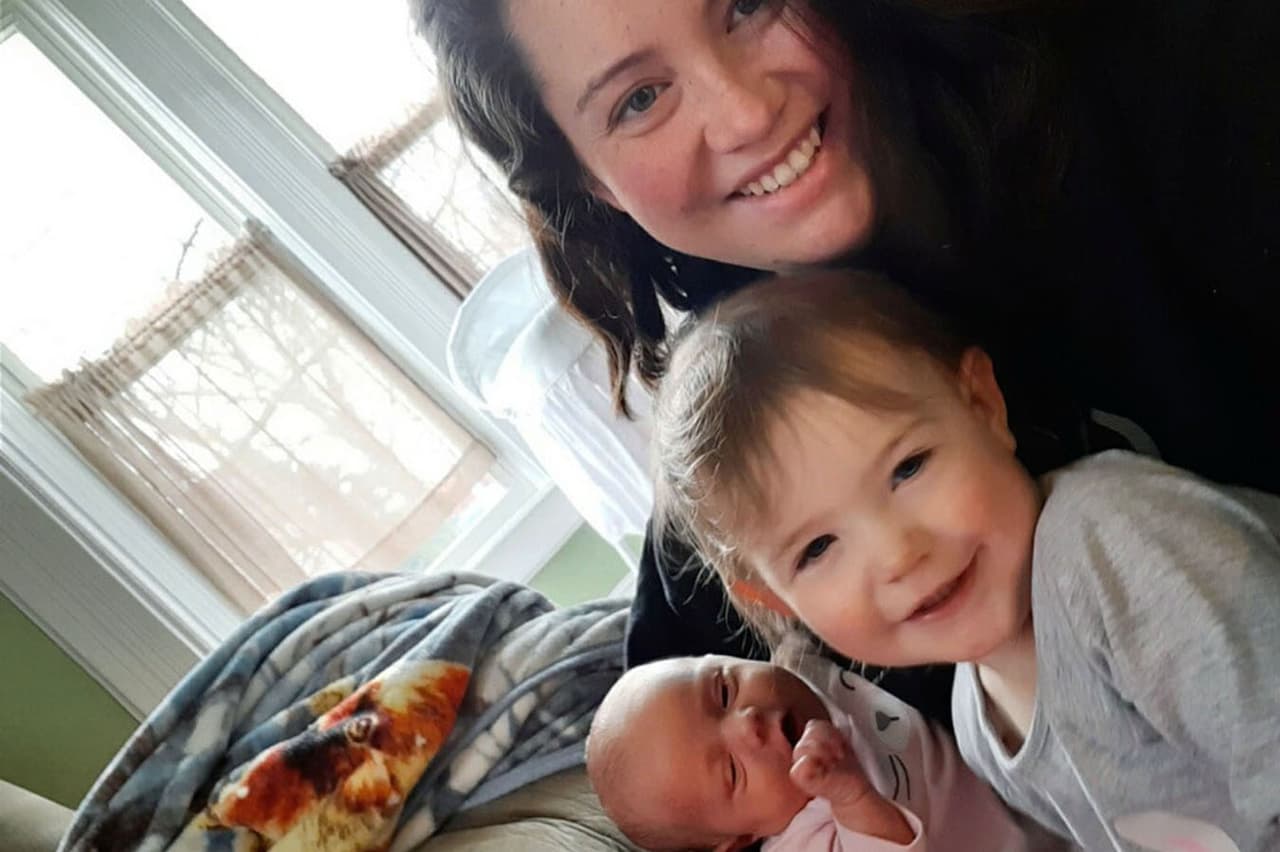 Nacer en medio de la pandemia: el coronavirus complica los partos y la relación entre las madres y sus bebés 