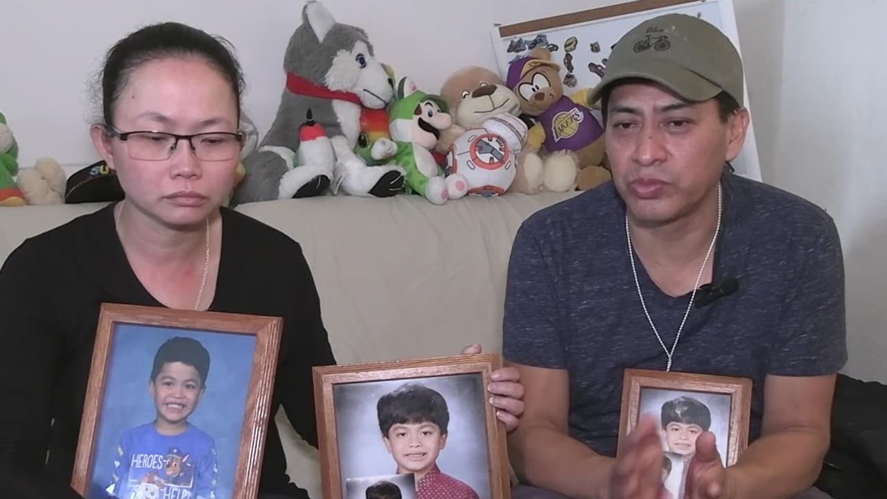 Estos padres comparten la historia del pequeño Andrew Velásquez que asistió a una fiesta de Halloween y comenzó a presentar síntomas de un resfriado. Dos días después falleció en un hospital de Oakland a causa del metapneumovirus humano.
<br>