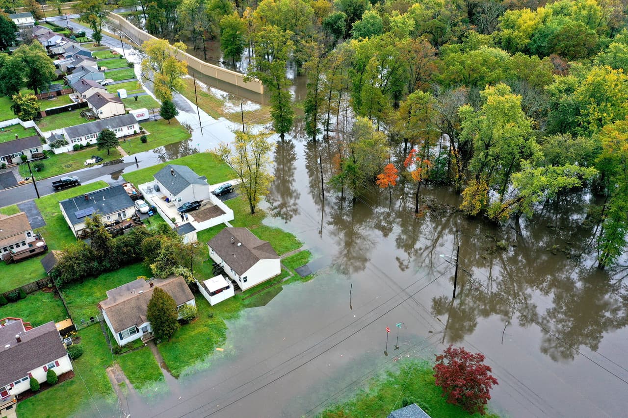 Más de 600,000 viviendas y comercios sin electricidad debido a la tormenta de otoño en el noreste