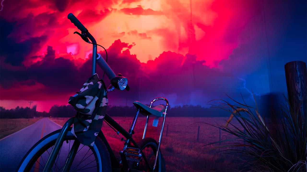 La tienda está 
<b>abierta de lunes a sábado de 10 a.m. a 8 pm.</b> y los
<b> domingos de 10 a.m. a 6 p.m. </b>en el 
<b>Centro Comercial de Oak Brook </b>(75 Oak Brook Centerr, Oak Brook, Ill. 60523).
<br>Aunque son bienvenidos los wlak-ins, 
<b>se recomienda reservar la visita, completamente gratis</b>, a través 
<a href="https://feverup.com/m/105306?utm_source=landing&utm_medium=strangerthingsstore&utm_campaign=105306_ord&cp_landing=1&_ga=2.176095266.1226538104.1653395227-1045566174.1653061481" target="_blank">de esta siguiente página</a>.