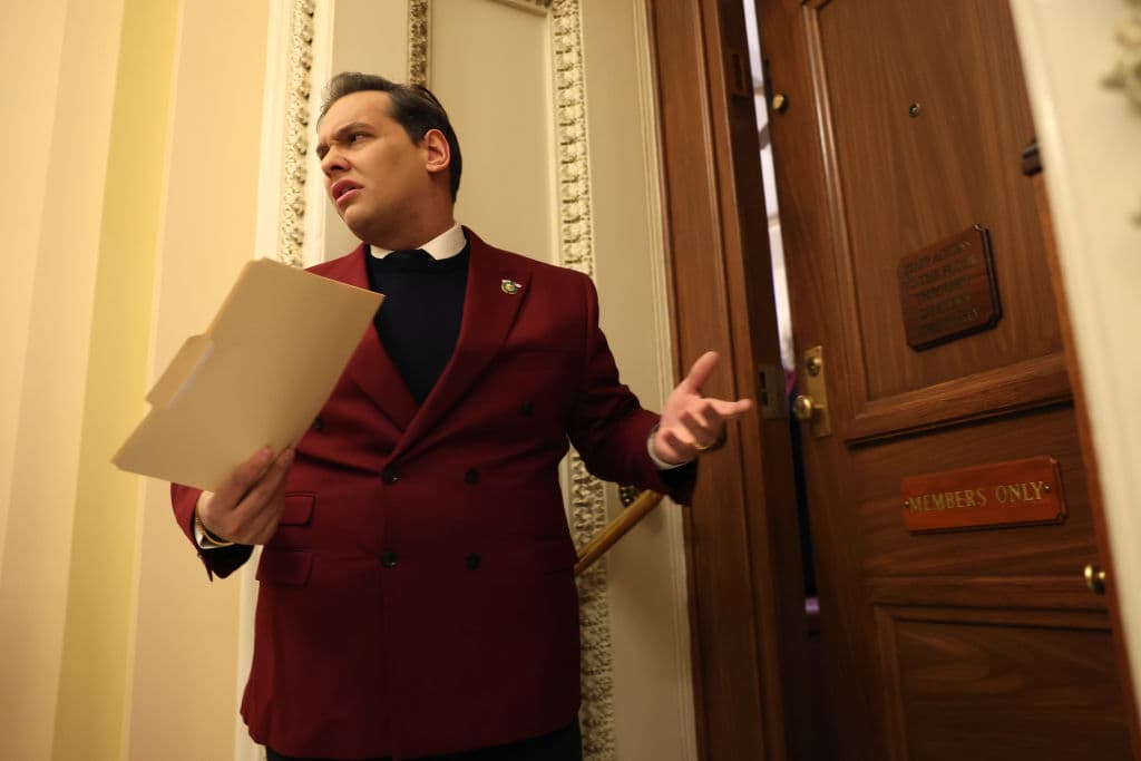 Además, 
<b>robó información personal y financiera de donantes</b>, cargando sus tarjetas de crédito sin autorización.