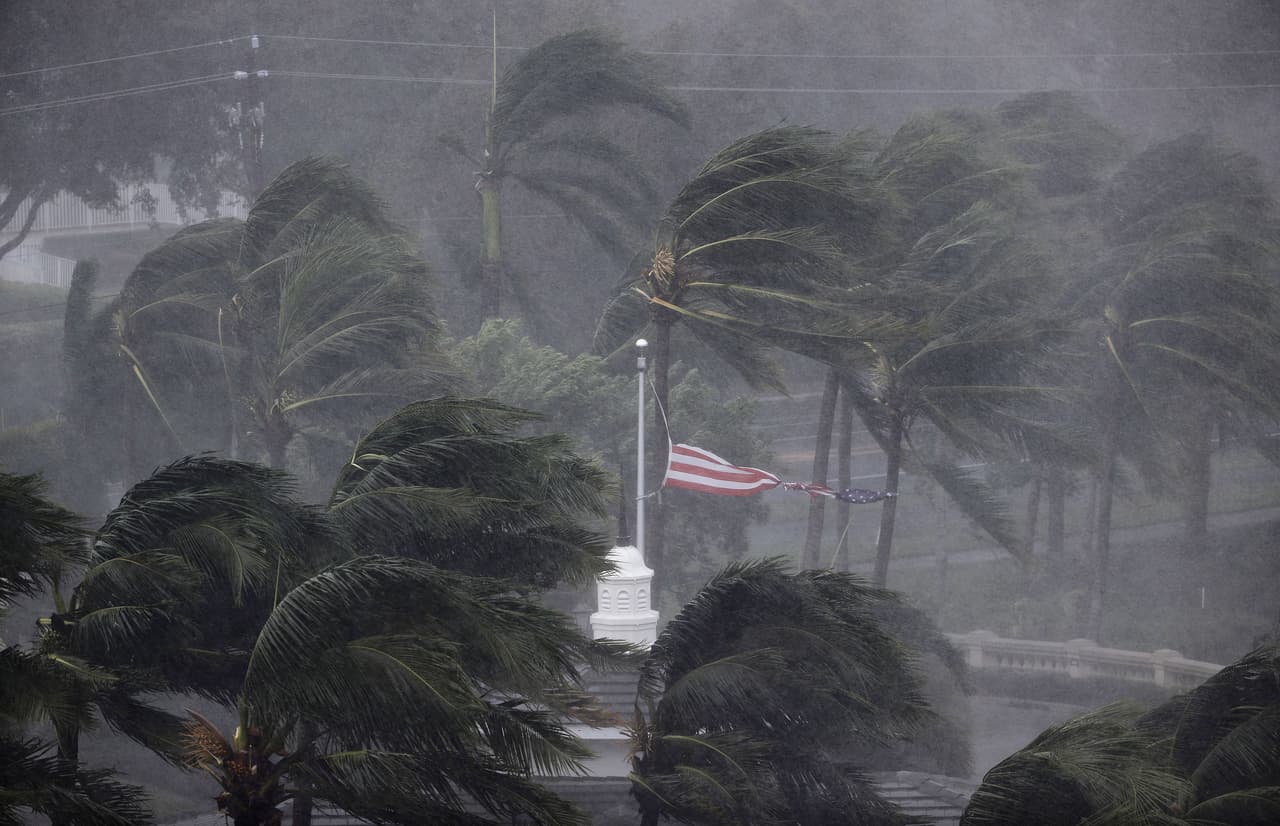 En directo: imágenes del paso del huracán Irma por Naples, Florida
