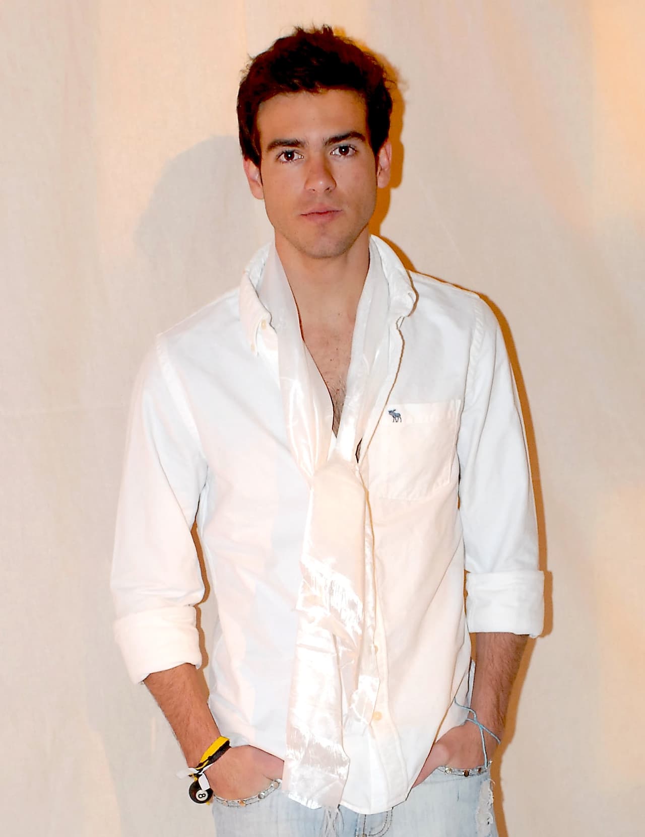 Pablo Lyle comenzó en las pasarelas, en en 2009 tuvo su primer protagónico compartido en esta historia, siendo su segundo proyecto en la televisión.