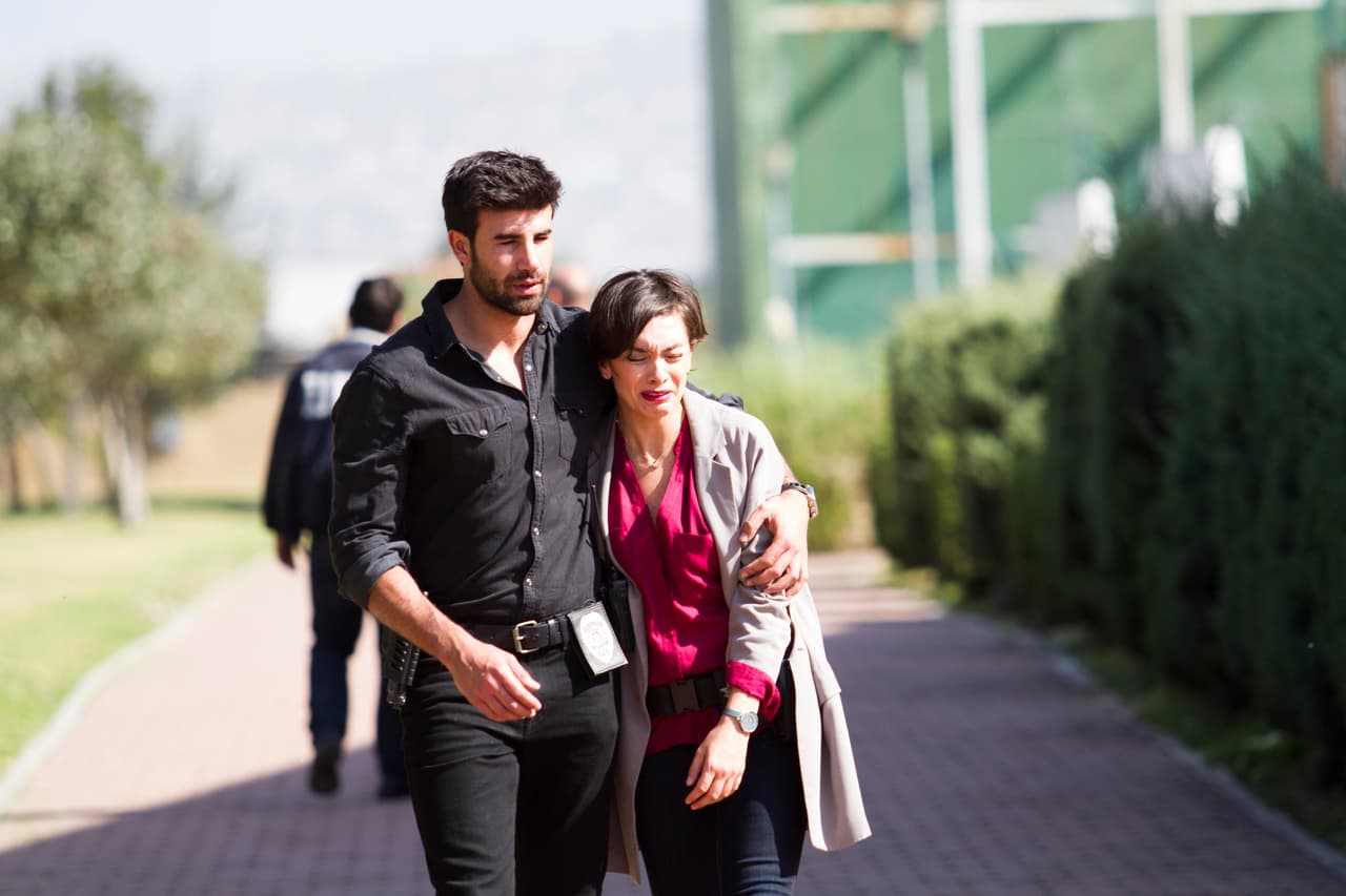 Dave descubrió que el padrino de Yolanda fue asesinado en 'La piloto'