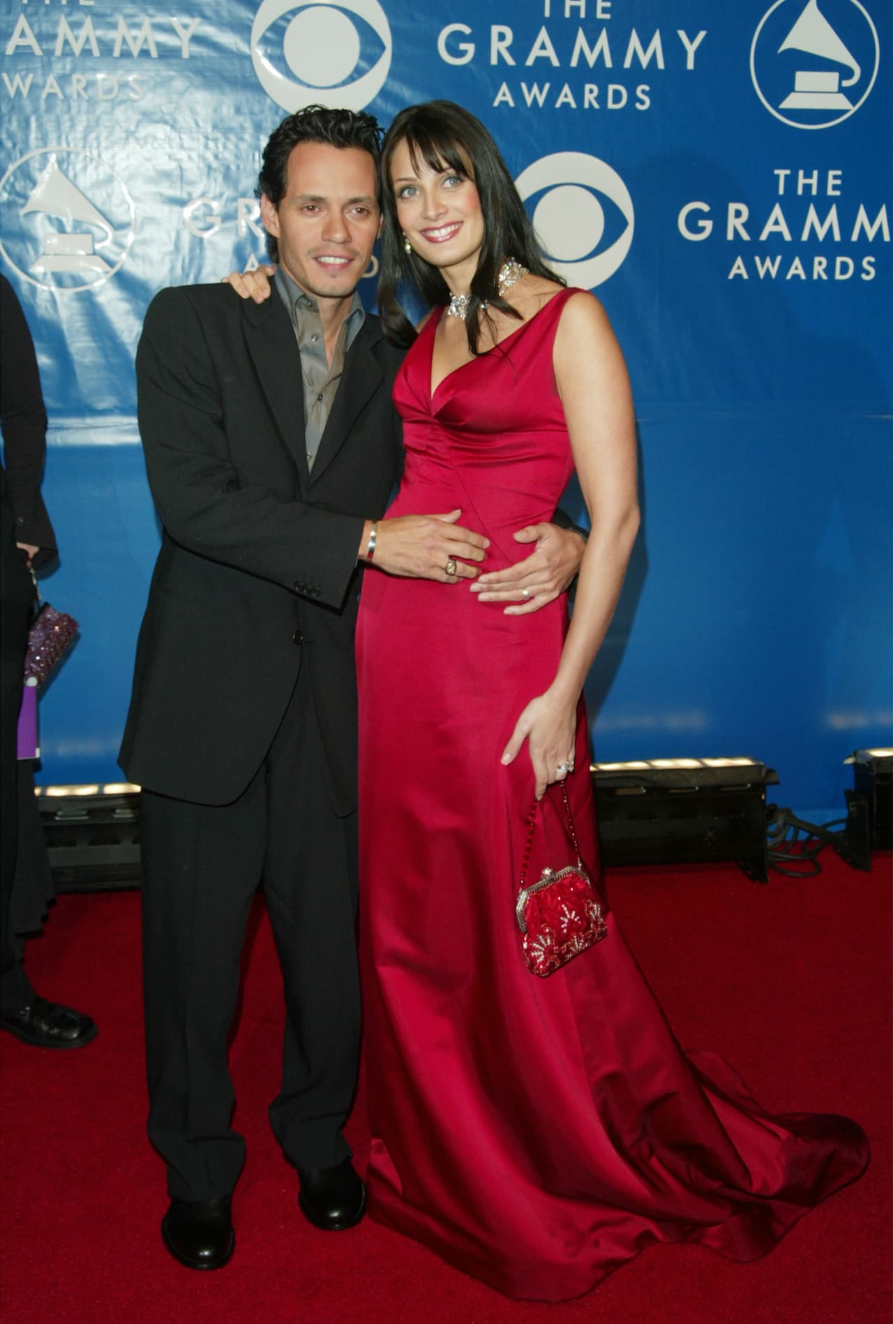 "Quizás por eso estuve en esa relación que 
<b>yo sabía que no era la perfecta</b>, ¡y ahora mira!", admitió sobre su matrimonio con Marc sin mencionar su nombre.
<br>