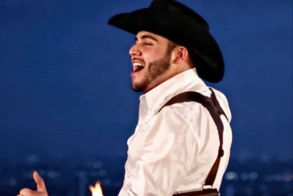 Siempre sonriente, Gerardo también demuestra que le pone todo el sentimiento a cada una de sus interpretaciones.