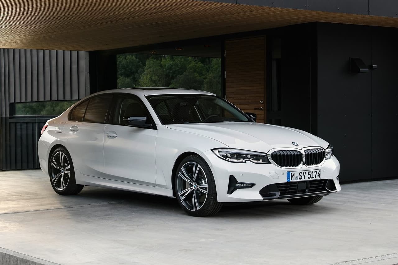 <h3 class="cms-H3-H3"><b>9. BMW 3 Series</b></h3>
<br>
<br>
<b>Diferencial porcentual de precio sobre modelo de un año de uso: </b>29.7%
<br>
<br>
<b>Diferencial de precio en dólares sobre modelo de un año de uso:</b> $15,266