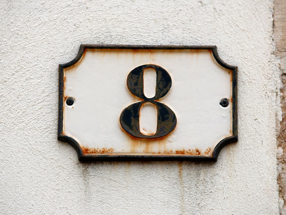 <h3 class="cms-H3-H3">Significado del número 8 </h3>
<br>El número 8 es considerado el símbolo del equilibrio cósmico y se asocia con el poder, la justicia y el equilibrio. Su equivalente astrológico es el planeta Saturno.
<br>