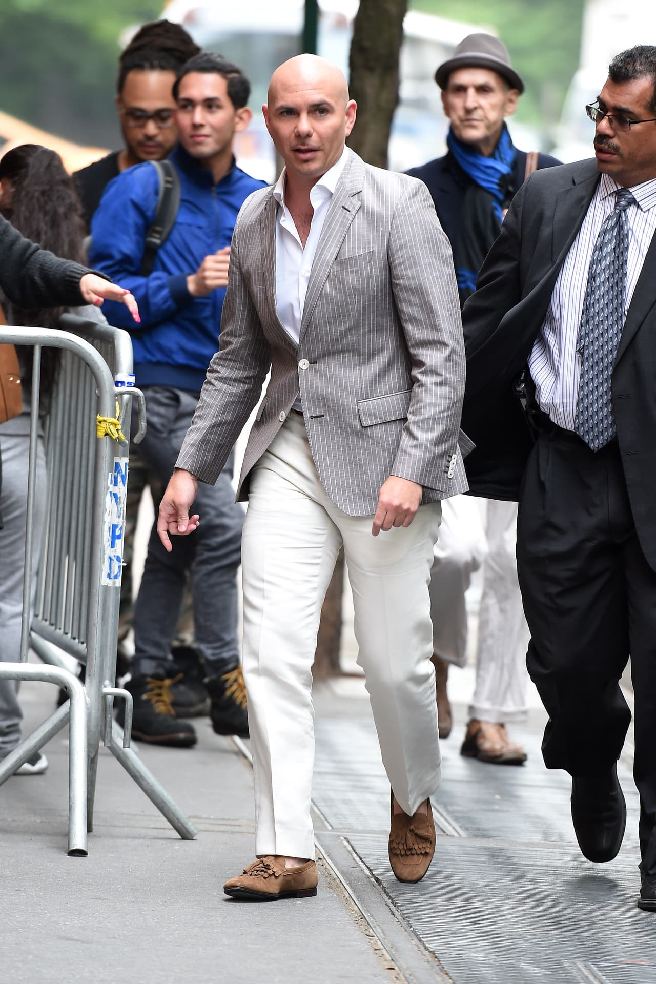 ¿Tú te irías de fiesta con él?