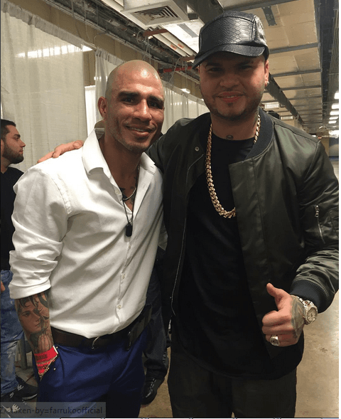 Farruko, muy bien acompañado por el boxeador puertorriqueño Miguel Cotto.