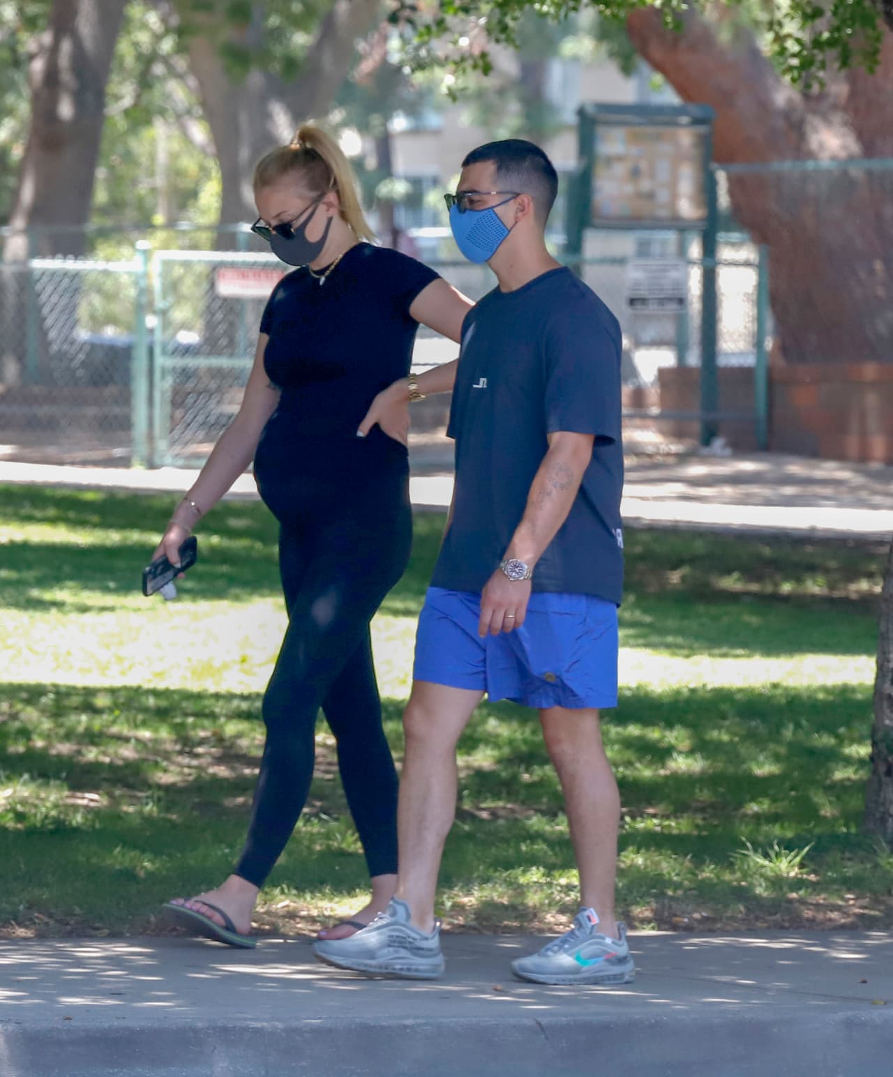 Joe adoptó el mismo tipo de ropa cómoda.