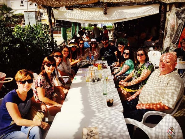 Pero ambos se dieron el tiempo para hacer una convivencia con sus fans de aquel país: "Encuentro #Rullinatico en#Madero_el #ChiringuitoelMadero #FelizFelizFeliz #Vacaciones #Love".