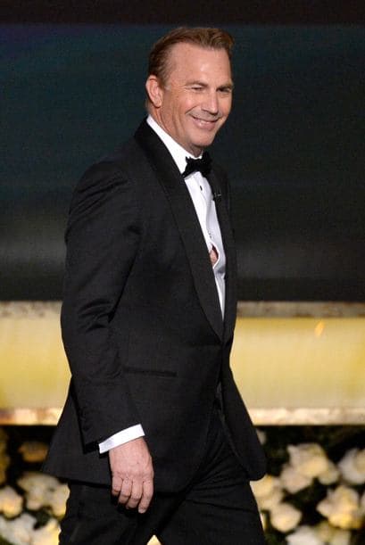 Kevin Costner anunció a los ganadores del Mejor Elenco.