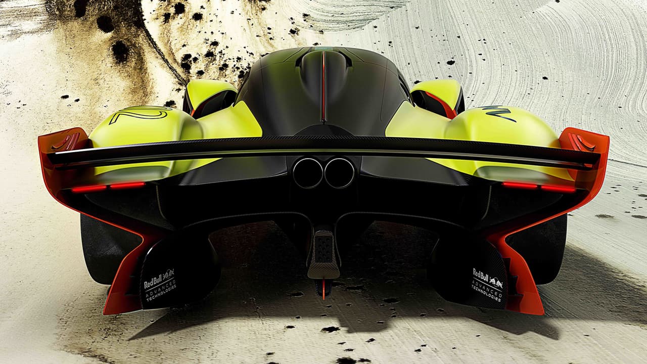 Este será aún más liviano que la versión callejera. Gracias a que será
<b>fabricado empleando materiales ultralivianos</b> como fibra de carbono para su carrocería, brazos de control, sistema de escape más liviano, vidrios de poli carbono, butacas de competencia y a la ausencia del sistema A/C e infoentretenimiento.