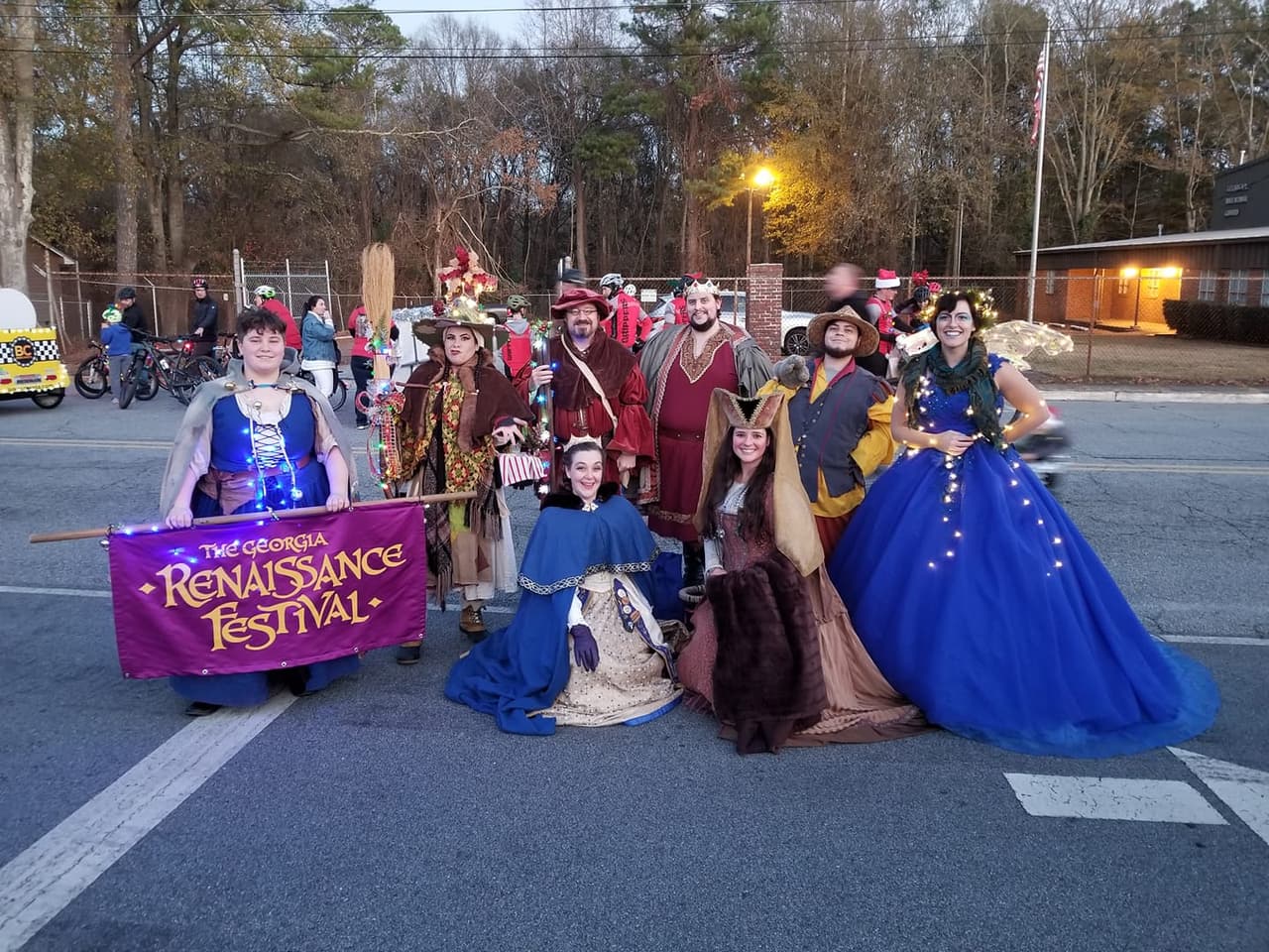 <b><a href="https://www.garenfest.com/">The Georgia Renaissance Festival (hasta el 30 de mayo)</a></b>: Pasa las puertas de Newcastle y siéntete transportado a la Inglaterra del siglo XVI. El pueblo de 32 acres está repleto de más de 150 tiendas de artesanías, 10 escenarios de entretenimiento sin fin, pubs y tabernas, además de comida en abundancia.