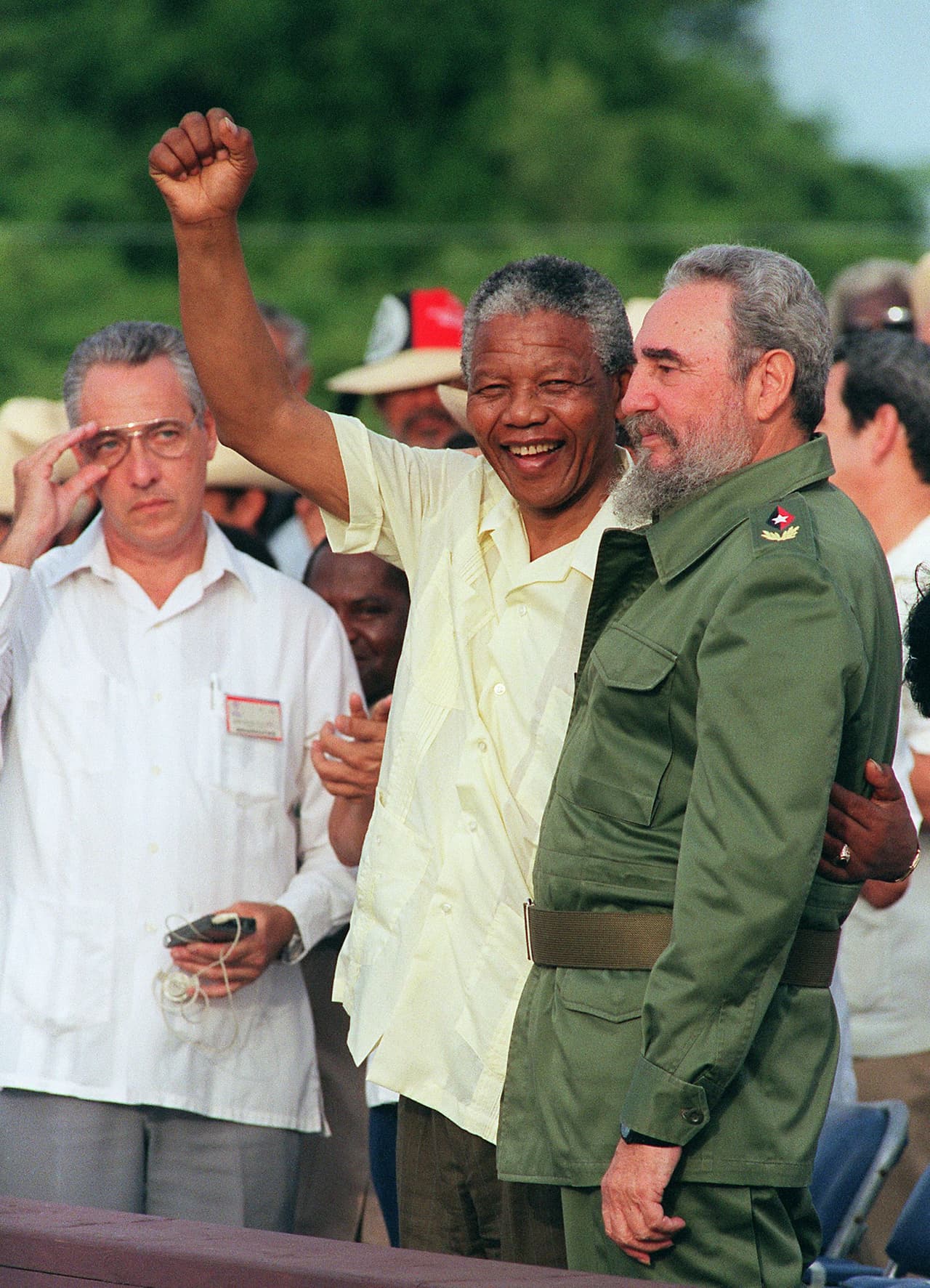 <b>Nelson Mandela (1918-2013).</b> El expresidente de Suráfrica y activista contra el apartheid se encontró con Fidel Castro en varias ocasiones, como en esta visita que hiciera a Matanzas, Cuba, en 1991.