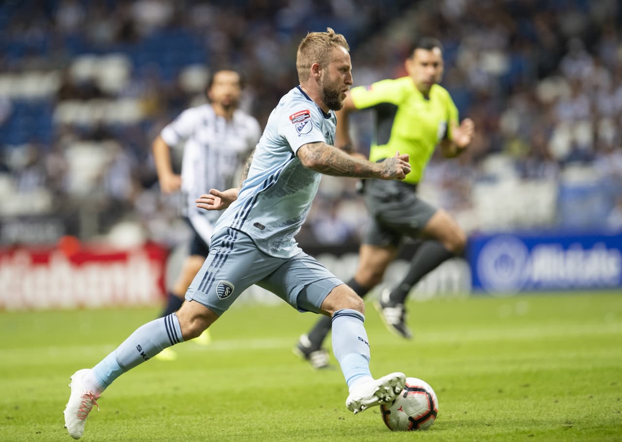 En sus desbordes por banda derecha, el escocés Johnny Russell fue el mejor jugador del Sporting, causando llegadas de peligro en la primera mitad.