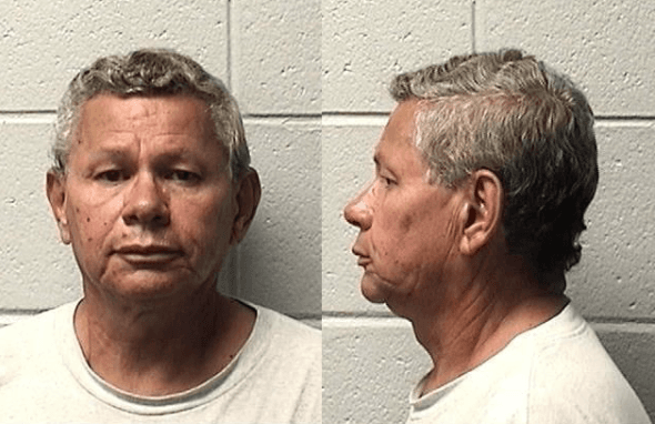 Fijan una fianza de $3 millones a maestro que abusó sexualmente de 4 menores en Illinois