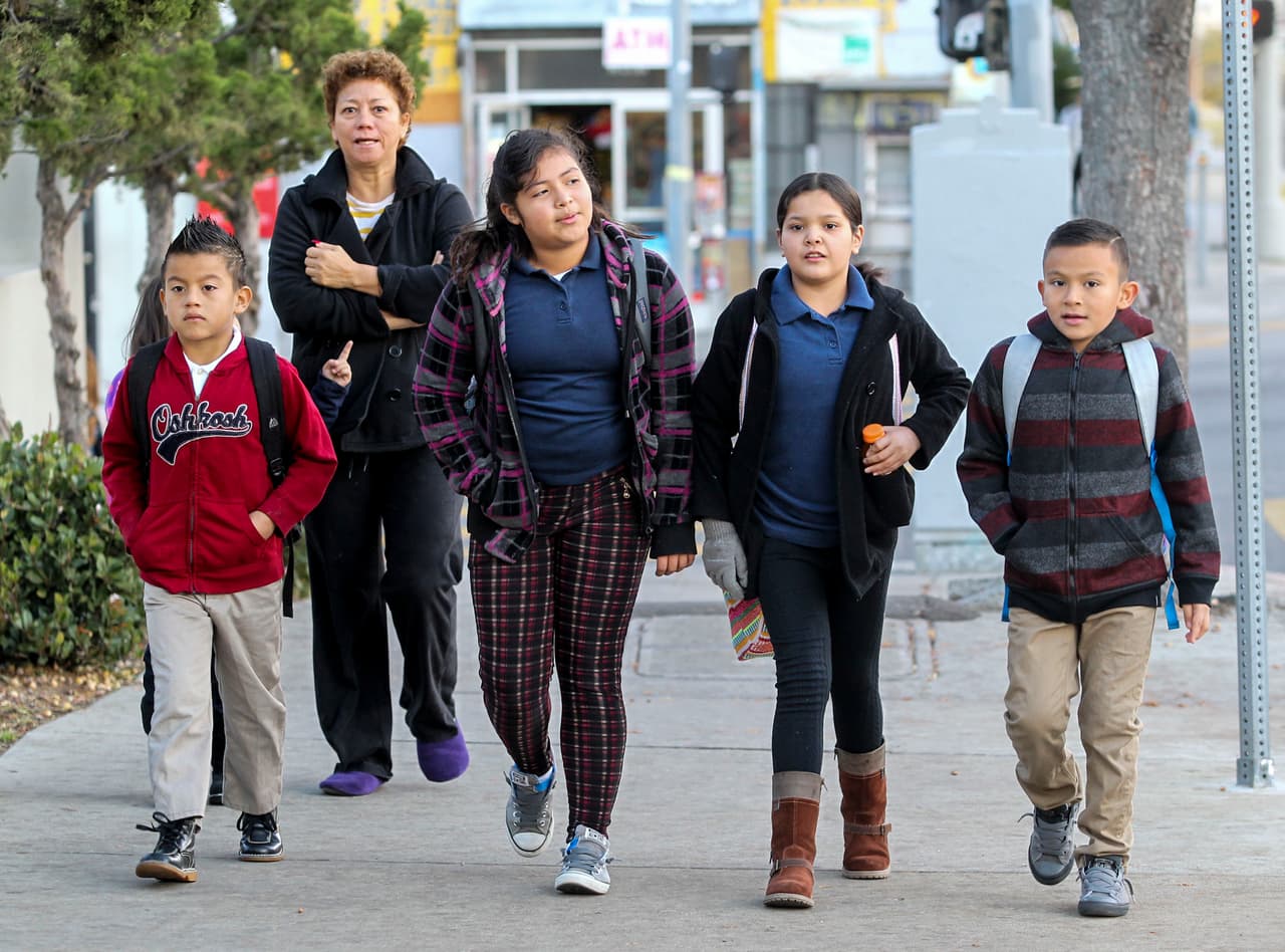 Educadores y activistas presionan por estudios hispanos