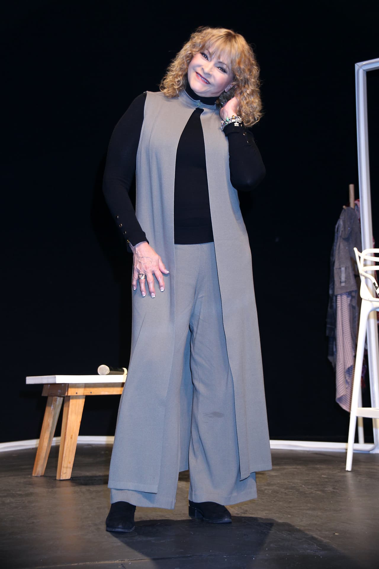 En el segmento se observa cuando las actrices se despiden de la entrevista: 
<b><a href="https://twitter.com/iamluiscisneros/status/1444022660002983940?ref_src=twsrc%5Etfw%7Ctwcamp%5Etweetembed%7Ctwterm%5E1444022660002983940%7Ctwgr%5E%7Ctwcon%5Es1_&ref_url=https%3A%2F%2Fwww.milenio.com%2Fespectaculos%2Ffamosos%2Frocio-banquells-regana-sylvia-pasquel-burla-lenguaje-inclusivo" target="_blank">"Besitos a todos en México"</a></b>, dice Rocío Banquells. 
<br>