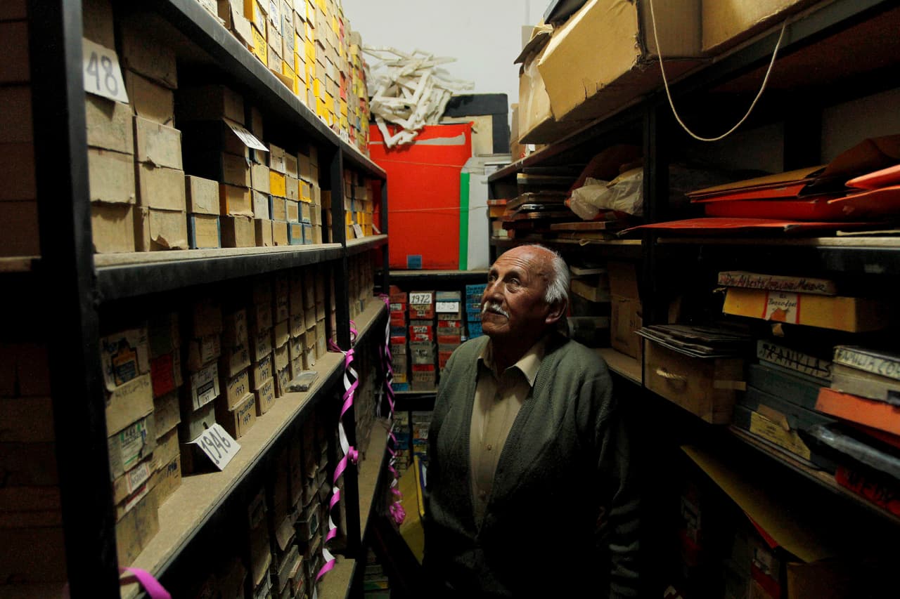 Julio Cordero Benavides ha dedicado toda su vida a hacer retratos y a preservar el legado de otros dos fotógrafos: su padre y su abuelo.