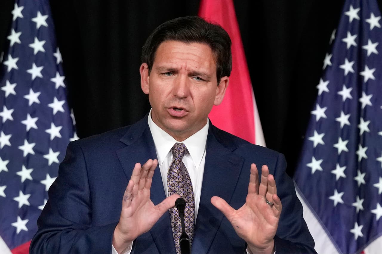 DeSantis firma ley que permite el traslado de migrantes indocumentados a cualquier parte del país