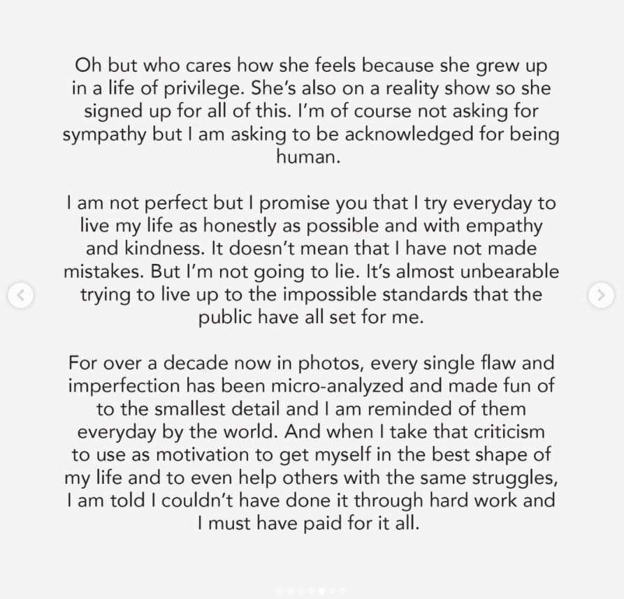 "No estoy pidiendo simpatía, pero estoy pidiendo que se me reconozca por ser humana", admitió, "no soy perfecta, pero les prometo que intento todos los días vivir mi vida de la manera más honesta posible, con empatía y amabilidad. No significa que no haya cometido errores. Pero no voy a mentir. Es casi insoportable tratar de estar a la altura de los estándares imposibles que el público ha establecido para mí".
<br>