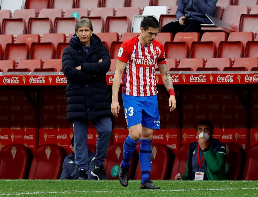 Real Betis se impone 2-0 ante el Sporting de Gijón en las eliminatorias de la Copa del Rey. Sergio Canales anotó el primer gol de penal, segido de Rodrigo Sánchez Rodriguez para dar la victoria a los verdiblancos. El partido tuvo una asistencia de 300 personas.