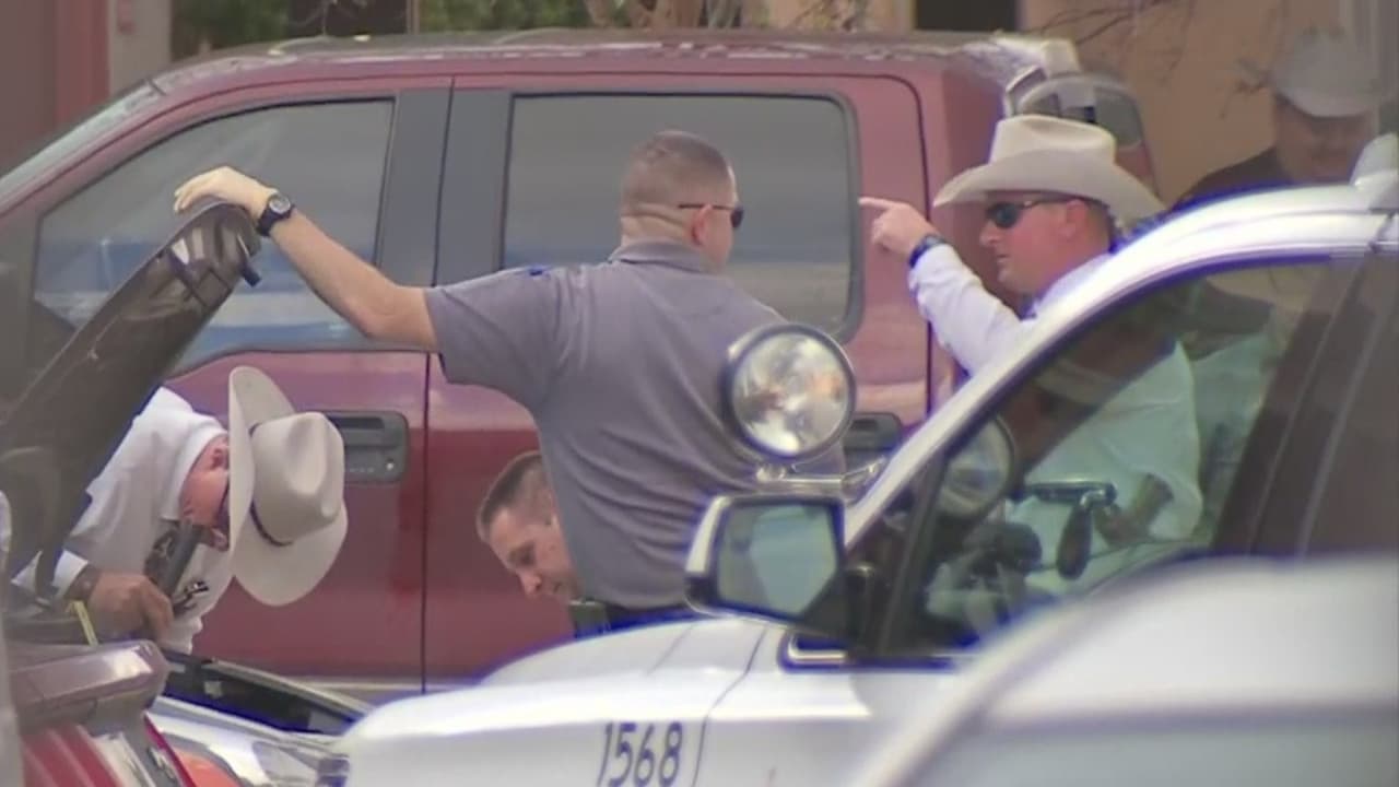 Agentes del alguacil del condado Brazoria le disparan mortalmente a una mujer armada en la ciudad de Pearland