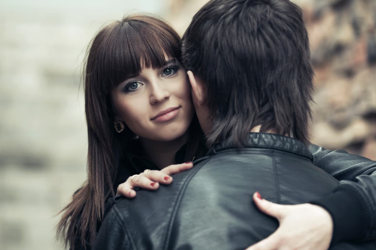 En general, los nativos de este signo no saben mentir muy bien, y cuando lo hacen, al poco rato se sienten tan molestos consigo mismos que prefieren decir la verdad, a su manera. Si se les mira directamente a los ojos y se confrontan ceden y se descubren, pueden mentir mientras no están frente a quien han engañado o se cuestione su integridad.