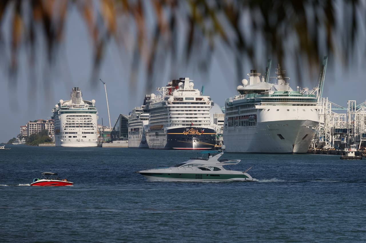 Esta semana Royal Caribbean también recibió aprobación para iniciar viajes de prueba con pasajeros voluntarios, desde EEUU, este verano.
<br>