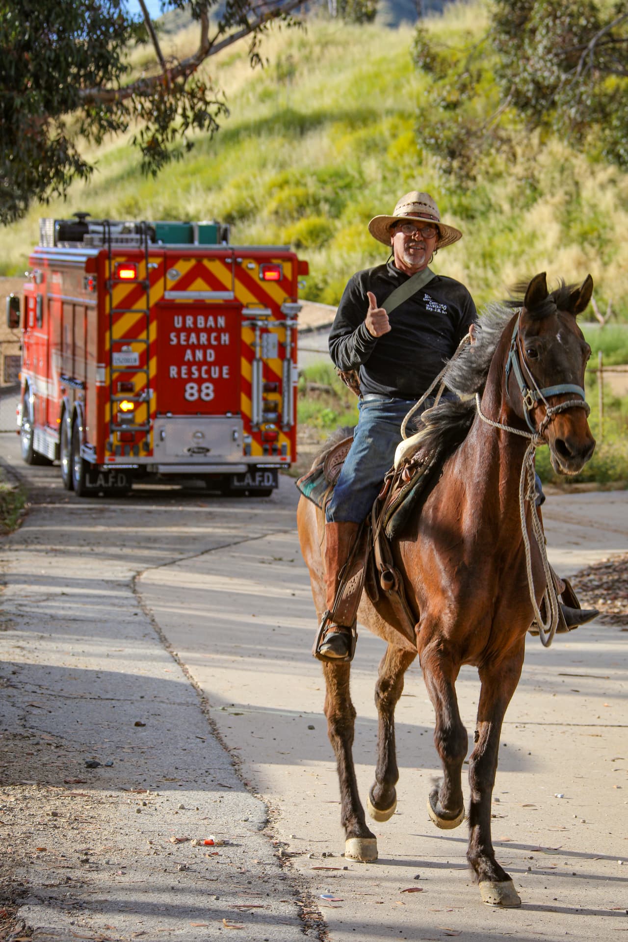 Y así terminó el exitoso rescate del caballo Poncho, que regresó con su jinete a casa, con una aventura que solo uno de ellos podrá contar.